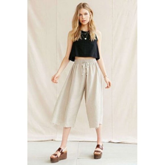 Urban Renewal Pants - NWOT Urban Renewal Cropped Raw Hem Culottes Size M